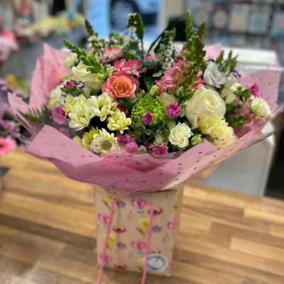 Fresh Air - A water bubble crammed with outstanding flowers, minimal fuss, maximum joy… Simply display and enjoy.
